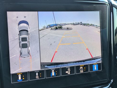 Used 2023 Chevrolet Traverse RS image 29