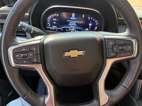 Used 2023 Chevrolet Suburban LT w/ Luxury Package image 16