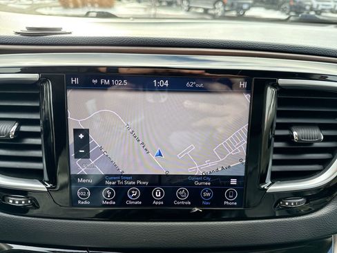 Used 2018 Chrysler Pacifica Touring-L Plus image 19