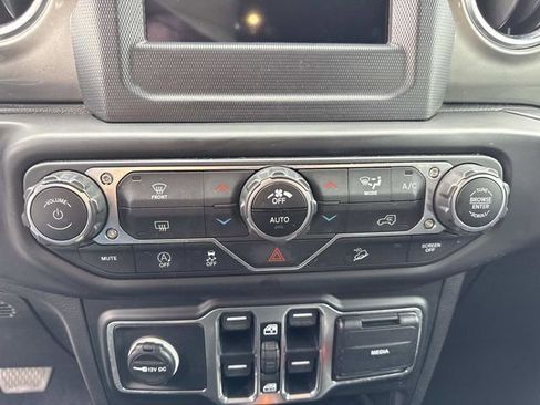 Used 2019 Jeep Wrangler Unlimited Sahara image 24