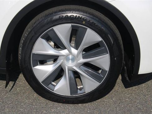 Used 2023 Tesla Model Y Long Range AWD/4WD image 9