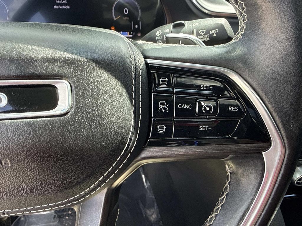 Used 2021 Jeep Grand Cherokee L Overland w/ Luxury Tech Group IV RWD image 37