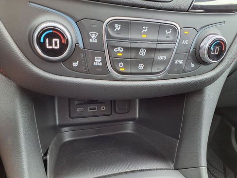 Used 2023 Chevrolet Equinox RS w/ RS Leather Package AWD/4WD image 7