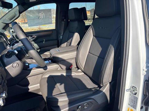 New 2026 GMC Yukon Denali image 12