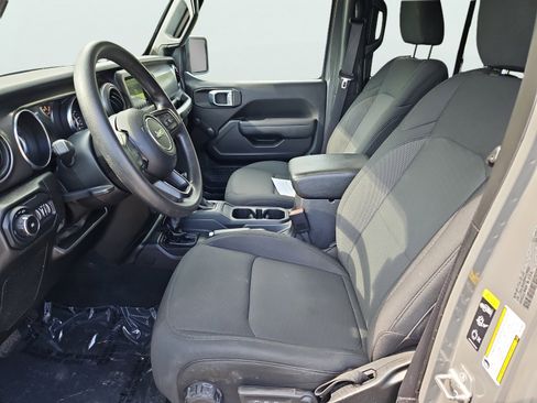 Used 2022 Jeep Wrangler Unlimited Sport image 25