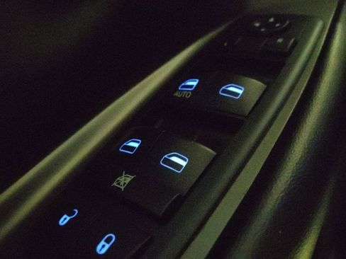Used 2019 Dodge Journey Crossroad w/ Driver Convenience Group FWD image 27