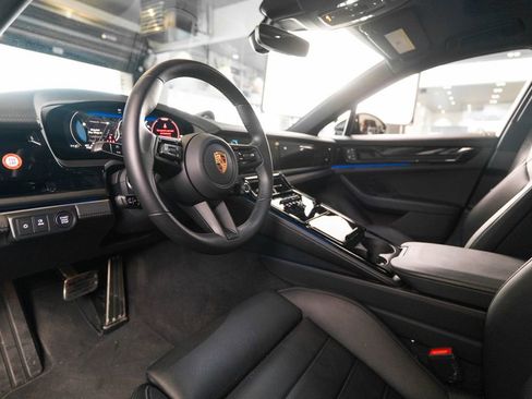 Certified 2025 Porsche Panamera 4S AWD/4WD image 4