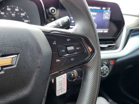 Used 2025 Chevrolet Trax LS w/ LS Convenience Package image 23