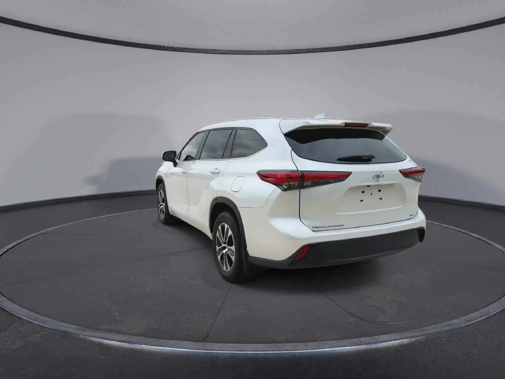 Used 2023 Toyota Highlander XLE FWD image 7