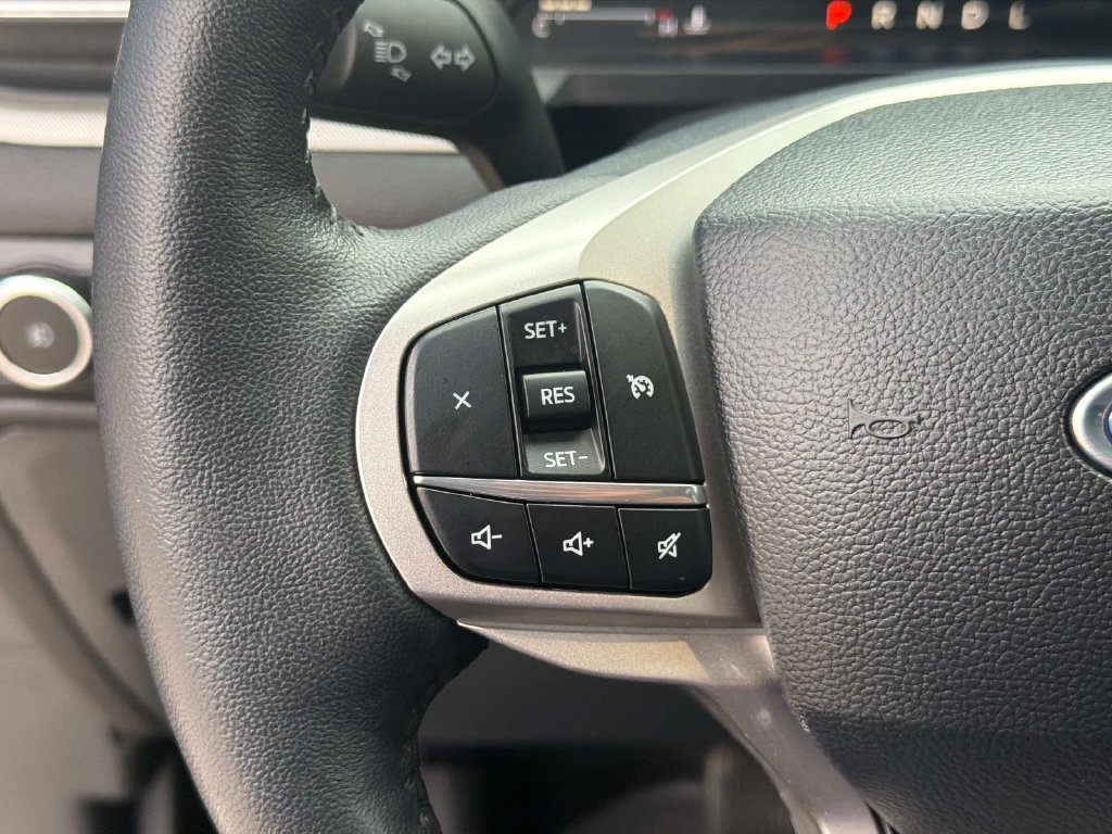 Used 2024 Ford Explorer XLT w/ Equipment Group 202A AWD/4WD image 32