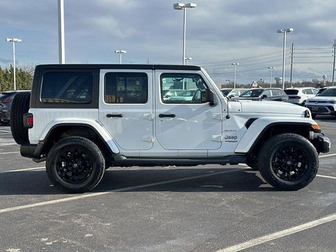 Used 2019 Jeep Wrangler Unlimited Sahara w/ Uconnect 4C Nav & Sound Group image 4