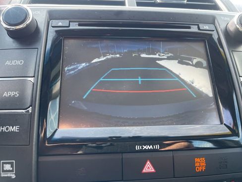 Used 2017 Toyota Camry XLE image 21