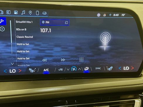 Used 2025 Chevrolet Traverse LT image 21