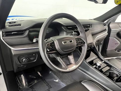 Used 2022 Jeep Grand Cherokee Overland w/ Luxury Tech Group IV AWD/4WD image 19