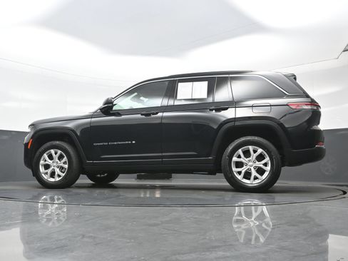Used 2023 Jeep Grand Cherokee Limited AWD/4WD image 29
