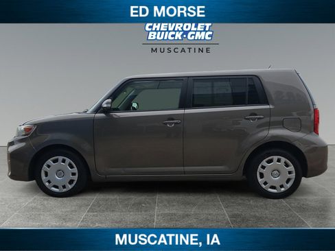 Used 2014 Scion xB FWD image 2