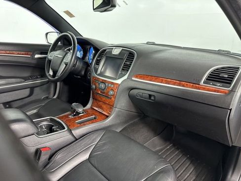 Used 2014 Chrysler 300 RWD image 25