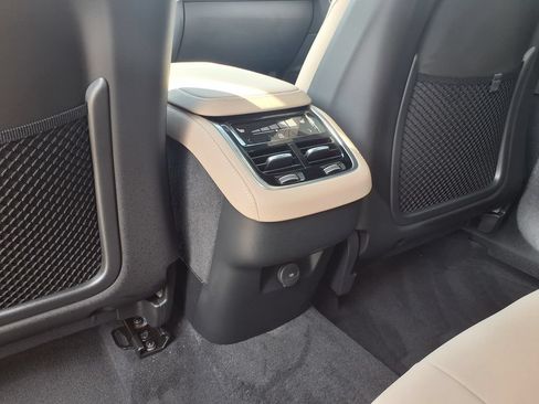 New 2026 Volvo XC90 B5 Plus w/ Protection Package Premier AWD/4WD image 15