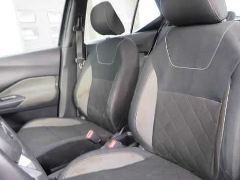 Used 2019 Nissan Kicks S image 40