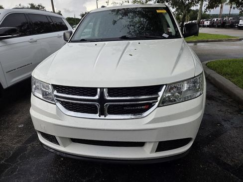 Used 2020 Dodge Journey SE w/ SE Popular Equipment Group FWD image 2
