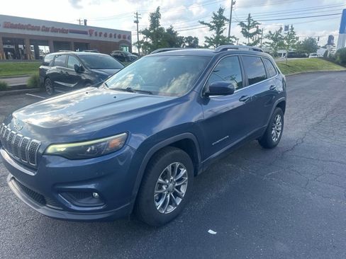 Used 2020 Jeep Cherokee Latitude Plus w/ Cold Weather Group AWD/4WD image 9