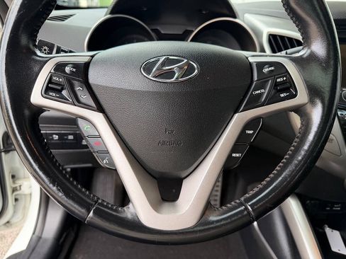 Used 2013 Hyundai Veloster w/ Tech Pkg FWD image 13