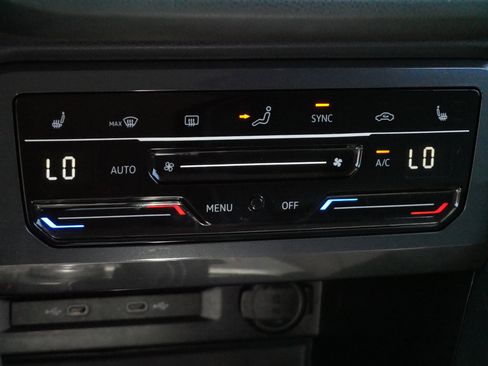 Used 2022 Volkswagen Tiguan SE AWD/4WD image 24