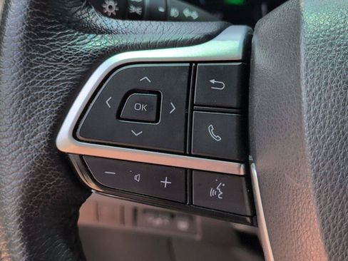 Used 2024 Toyota Sienna XLE FWD image 30
