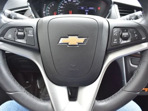 Used 2019 Chevrolet Trax LT w/ LT Convenience Package AWD/4WD image 22