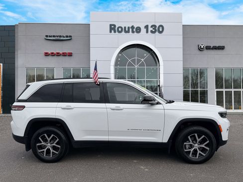 Used 2025 Jeep Grand Cherokee Limited w/ MOPAR Finishing Package AWD/4WD image 3