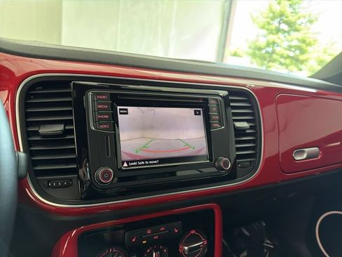 Used 2018 Volkswagen Beetle 2.0T S FWD image 22
