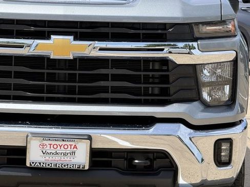 Used 2024 Chevrolet Silverado 2500 LT AWD/4WD image 10
