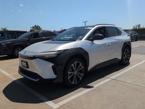 Certified 2023 Toyota bZ4X AWD w/ Weather Package image 7