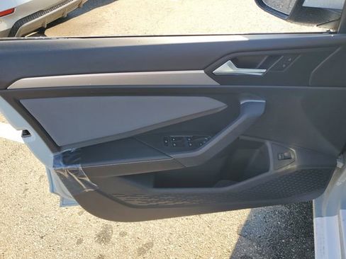 New 2026 Volkswagen Jetta SE FWD image 12