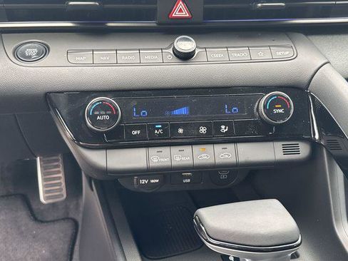 New 2025 Hyundai Elantra SEL image 29