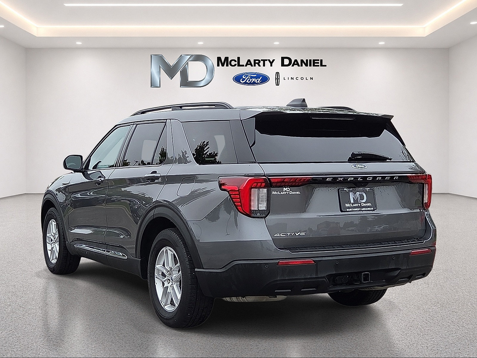 Used 2025 Ford Explorer Active RWD image 4