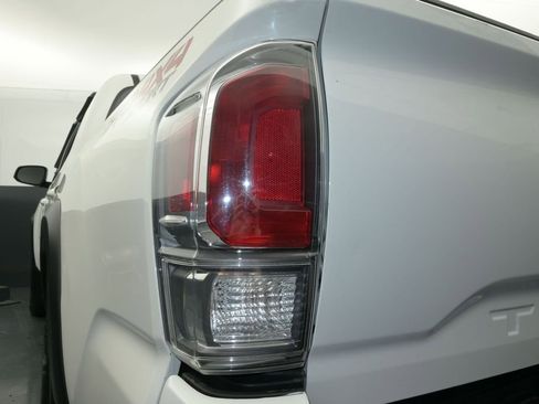Used 2023 Toyota Tacoma TRD Off-Road w/ Technology Package AWD/4WD image 11