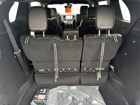 New 2026 Chrysler Pacifica Select image 11