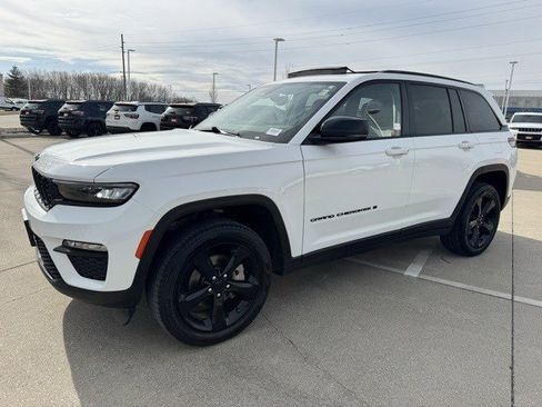 Certified 2023 Jeep Grand Cherokee Limited w/ Black Appearance Package image 3