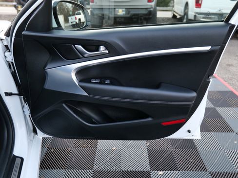 Used 2023 Genesis G70 2.0T image 34