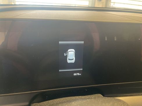 Used 2025 Kia Sportage EX w/ Premium Package image 2