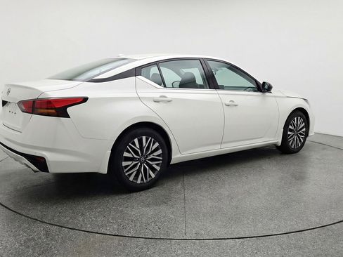 Used 2025 Nissan Altima 2.5 SV FWD image 9
