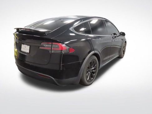 Used 2017 Tesla Model X image 5