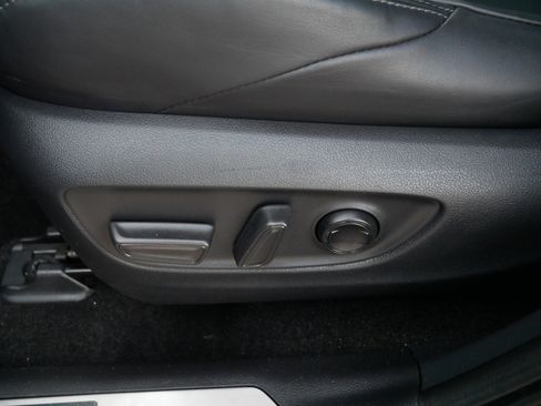 Used 2024 Toyota Venza XLE image 24