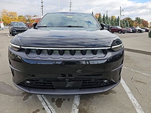 Used 2024 Jeep Wagoneer Launch Edition image 7