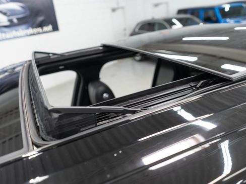 Used 2017 Land Rover Range Rover HSE image 43