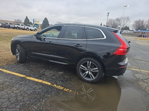 Used 2020 Volvo XC60 T5 Momentum w/ Protection Package Premier image 4