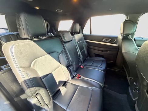 Used 2016 Ford Explorer XLT w/ Equipment Group 202A AWD/4WD image 19