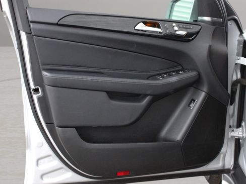 Used 2019 Mercedes-Benz GLE 400 4MATIC image 16