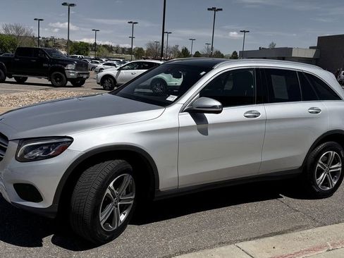 Used 2019 Mercedes-Benz GLC 300 4MATIC image 4